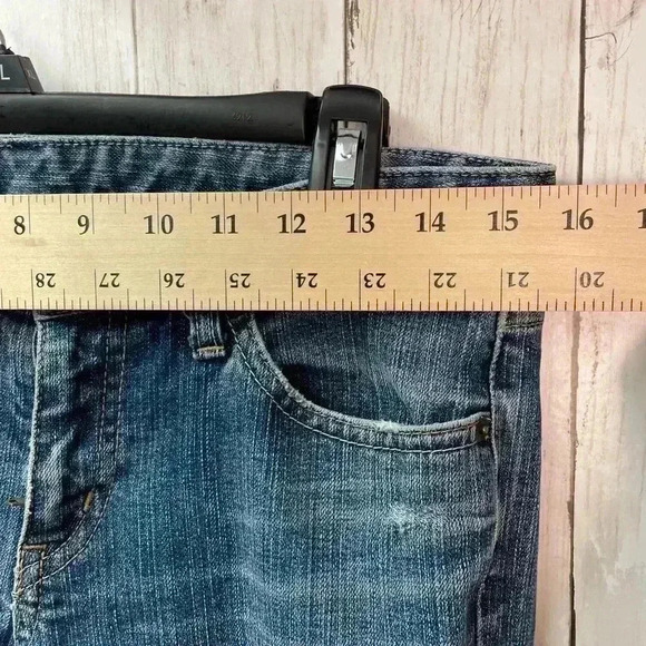 Uniqlo jeans size 6 bootcut/ dark wash - Picture 7 of 9